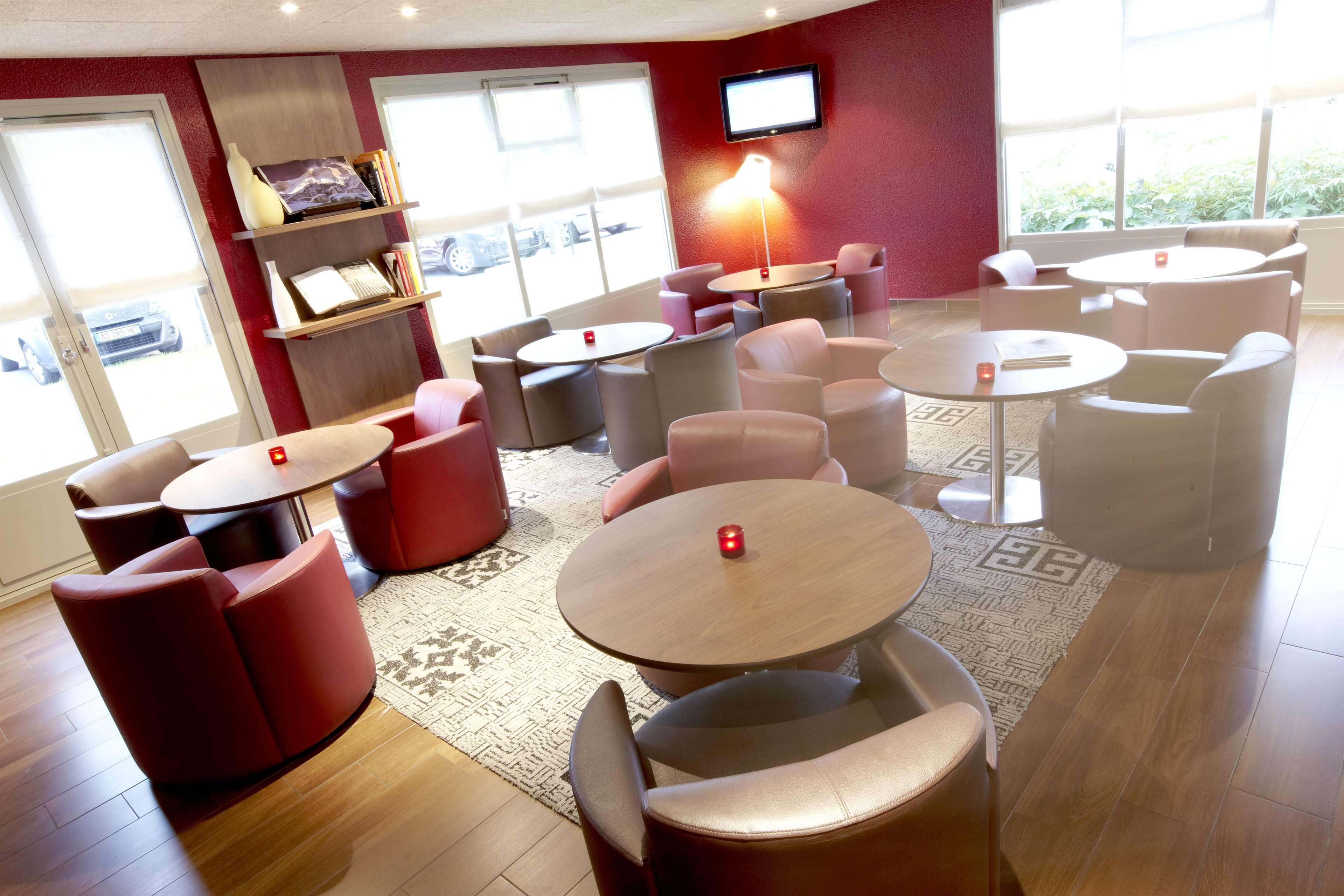 Campanile Lille Nord Wasquehal Hotel Bagian luar foto